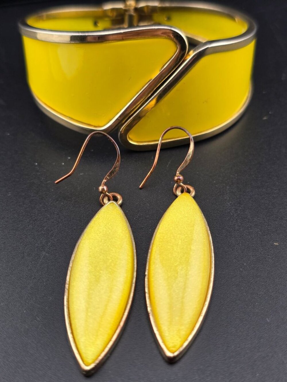 Yellow Enamel Bracelet and Glitter Drop Earrings Set
